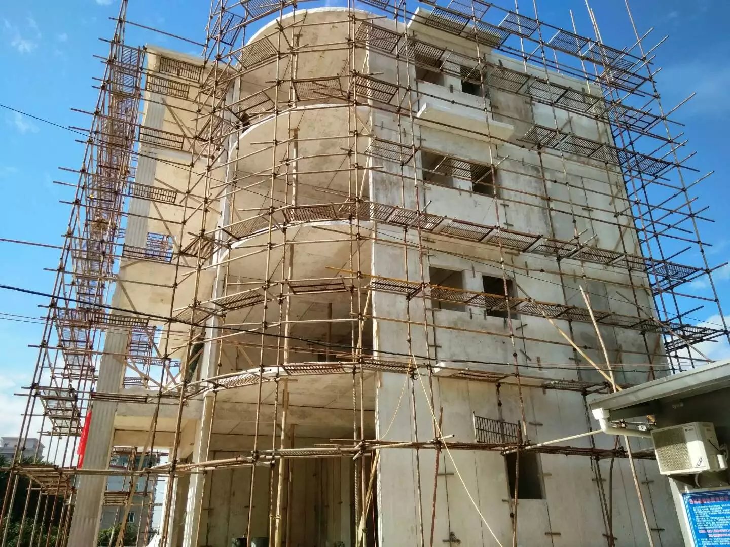 景洪星河绿色环保装配式建材在福建修建的五层别墅建筑